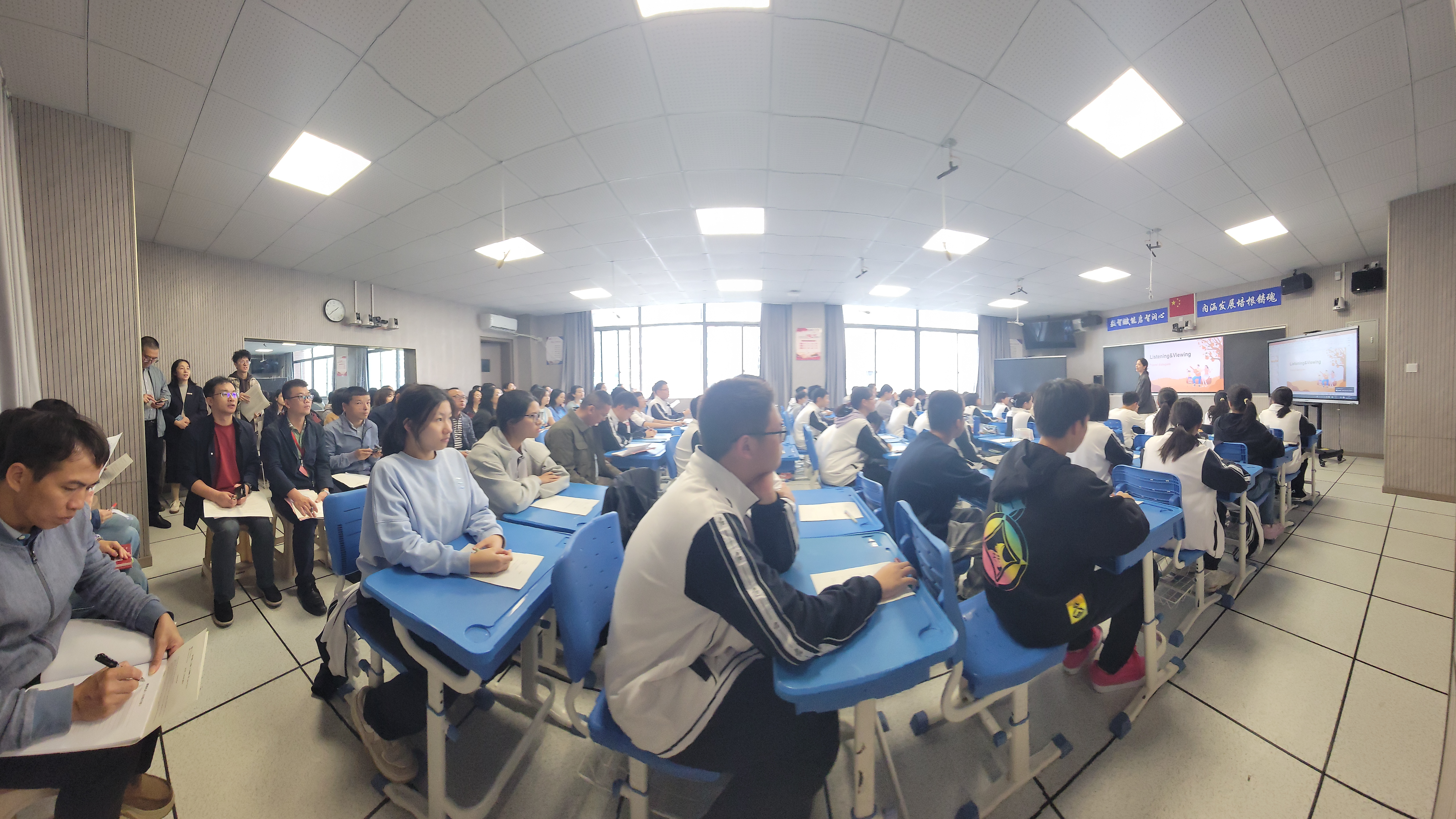 云间中学听课.jpg