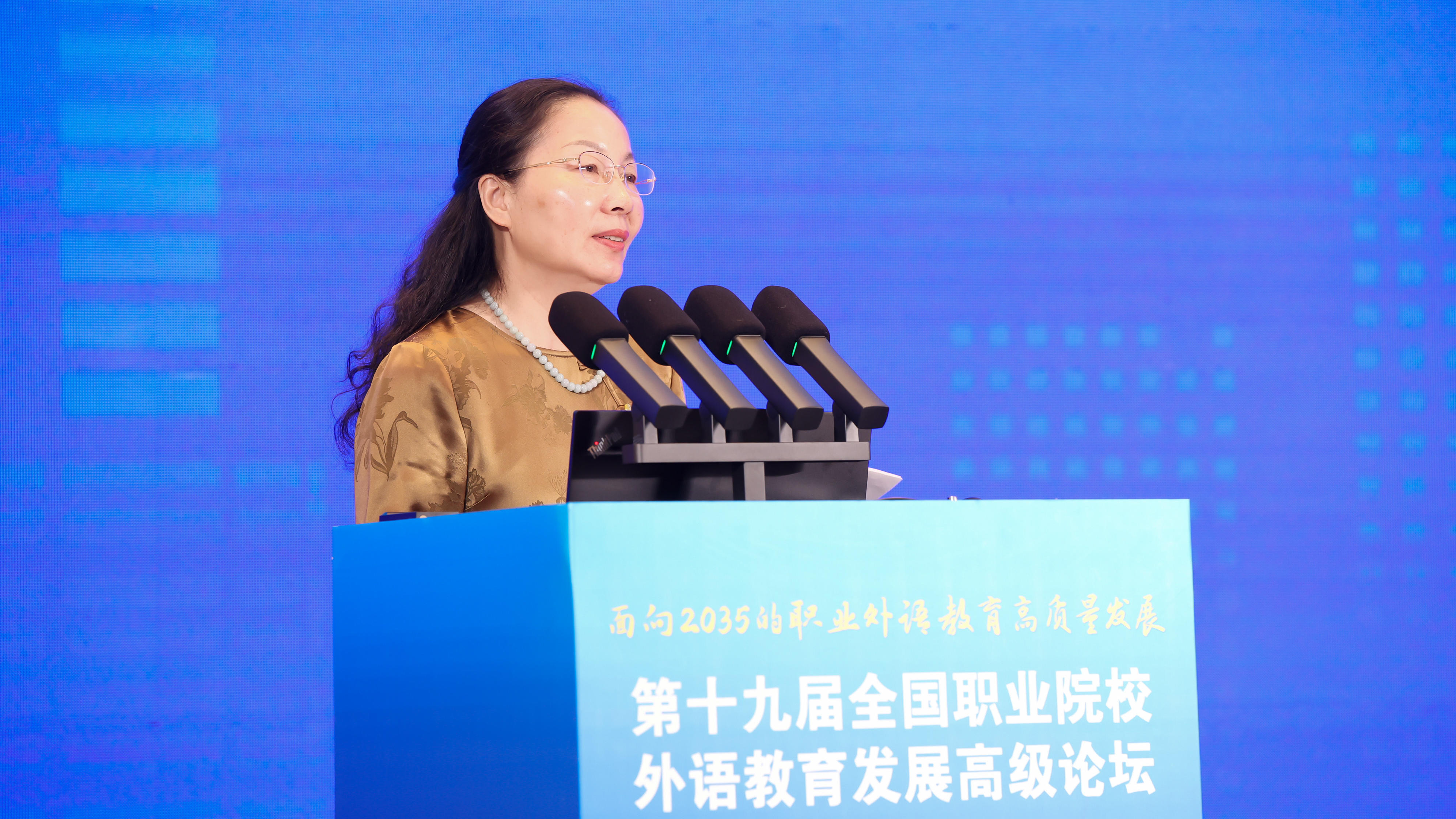 李冬梅.jpg